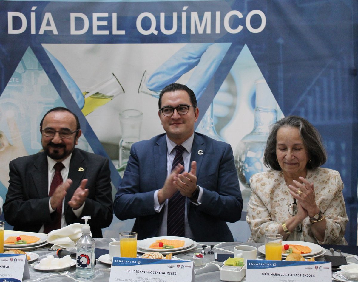 JACentenoR's tweet photo. Festejamos con nuestras amigas y amigos del sector de la industria química y paraquímica su día.

Un sector de relevancia para el país ya que el PIB en 2021 fue de 4.74B MX, evidenciando un alza del 1.93% con respecto al año anterior.
#VisiónDeFuturo https://t.co/dzOJRBk0sG