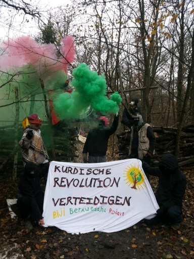 RiWaTu_stoppen's tweet photo. Ein Angriff auf #rojava ist ein Angriff auf uns Alle. Der Fecherwald solidarisiert sich mit der Kurdischen Befreiungsbewegung und verurteilt die Faschistische Aggression des Türkischen Staates und der #Nato
#weseeyourcrimes #rojavaxkgb #yourscilencekills https://t.co/z5lXkMO2Wk