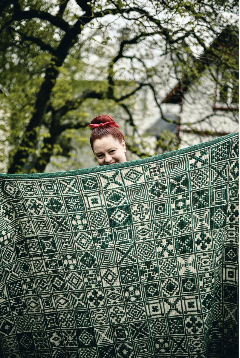 asyetyarns's tweet photo. Another beautiful crocheted blanket today; Azul by Tinna. Itโs a mosaic blanket that looks like gorgeous tile work! #AYYCAL23 #AYYKCAL23 #AYYKAL23 #CrochetTwitter #KnittingTwitter #HumansThatYarn https://t.co/Jm5ideO6kZ