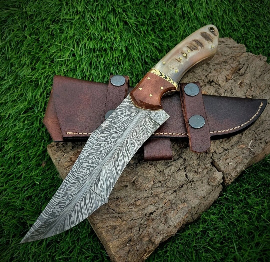 OScreaterz's tweet photo. Custom Handmade Damascus Steel Feather Pattern Tactical Hunting Knife  #knife #forge #Steve #knifeshop #dailylook #outdoors #knifemaker #knifecollection #knifesalesdaily #Japaneseknife #knifeporn #French #everydaycarry #gift
#handmadeknife #blades #etsyshop #knifecommunity https://t.co/BtuukiJieR