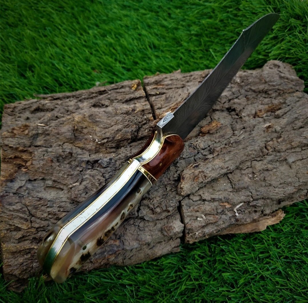 OScreaterz's tweet photo. Custom Handmade Damascus Steel Feather Pattern Tactical Hunting Knife  #knife #forge #Steve #knifeshop #dailylook #outdoors #knifemaker #knifecollection #knifesalesdaily #Japaneseknife #knifeporn #French #everydaycarry #gift
#handmadeknife #blades #etsyshop #knifecommunity https://t.co/BtuukiJieR