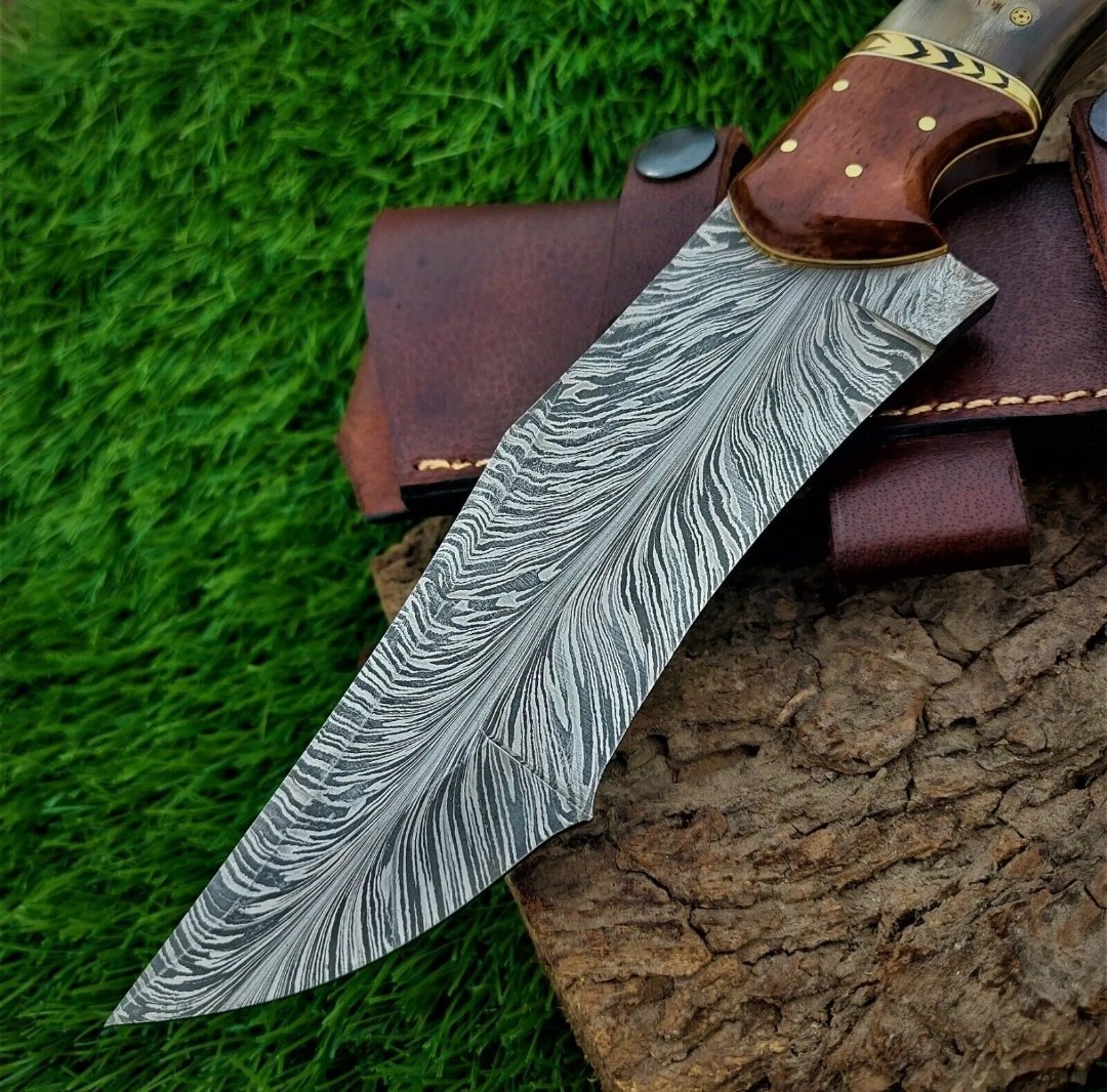 OScreaterz's tweet photo. Custom Handmade Damascus Steel Feather Pattern Tactical Hunting Knife  #knife #forge #Steve #knifeshop #dailylook #outdoors #knifemaker #knifecollection #knifesalesdaily #Japaneseknife #knifeporn #French #everydaycarry #gift
#handmadeknife #blades #etsyshop #knifecommunity https://t.co/BtuukiJieR