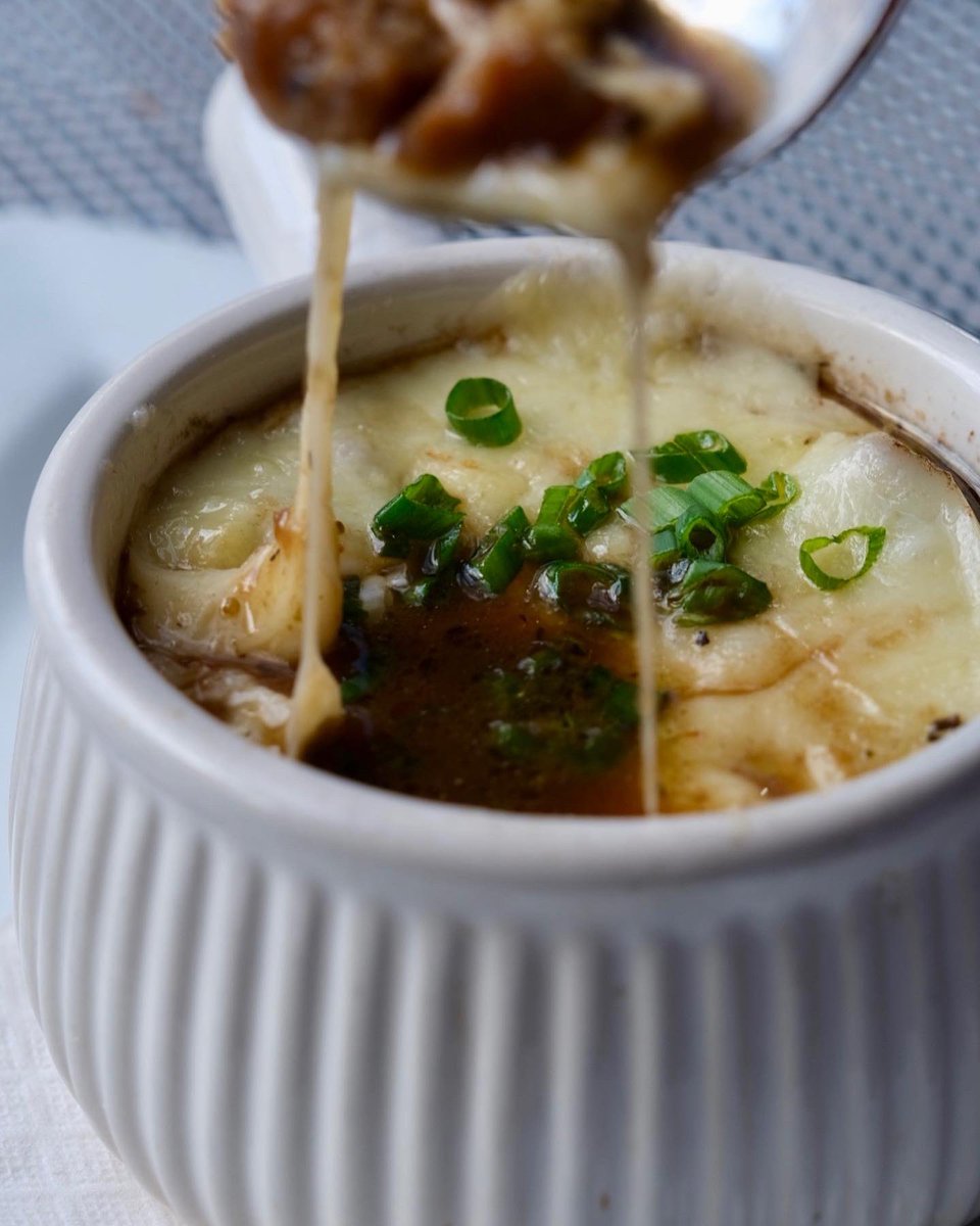 Our #Winter #Menu is here! We’ve added some old #favourites - like our French Onion Soup - along with some new additions!
•
•
•
#thepilot #wintermenu #frenchonionsoup #newmenu #picoftheday #toronto #bar #yorkville #toreats #torontorestaurants #restaurant #yorkvillerestaurants