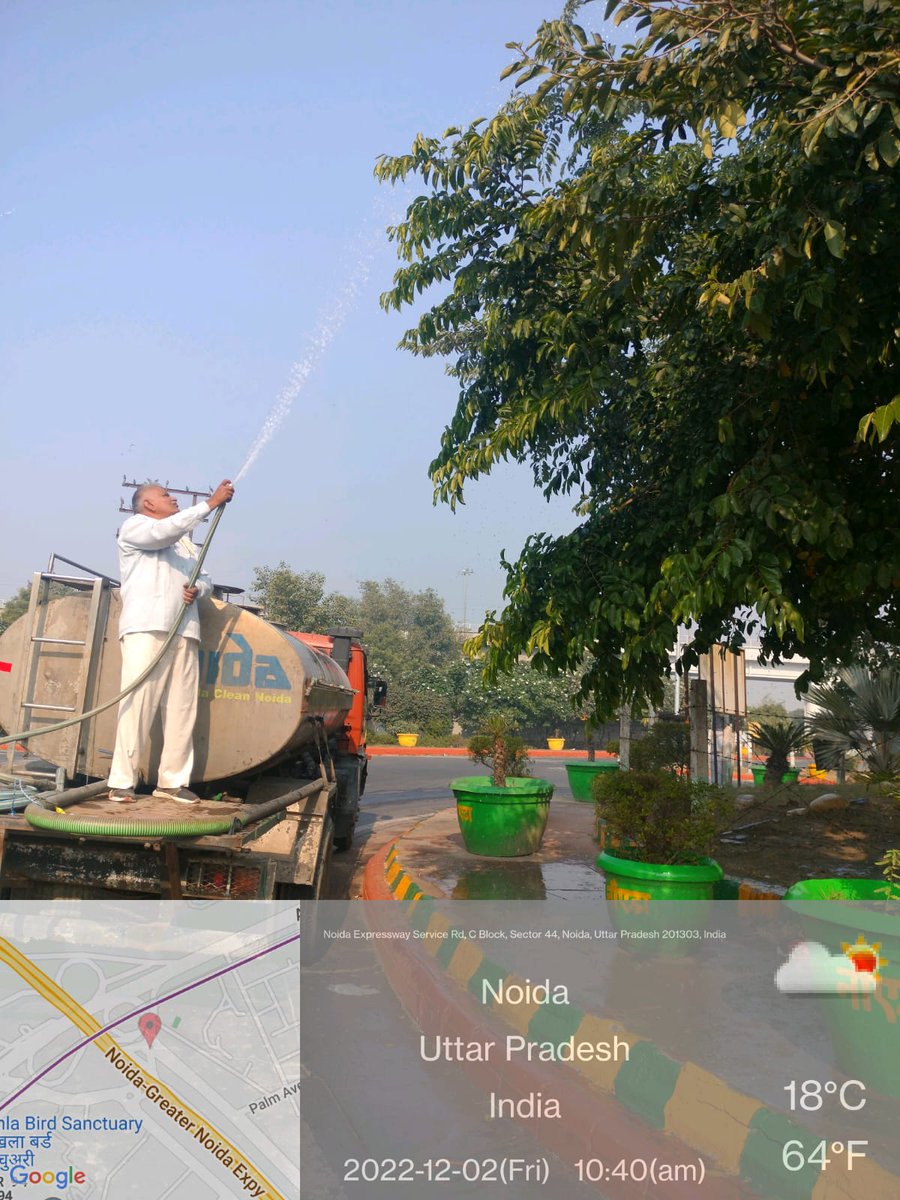 CeoNoida's tweet photo. Our team of @Noida_Authority workers is toiling hard to keep air pollution under control across the city. Here are today's pictures from sectors 39A, 44, 125, NOIDA. https://t.co/Wi65aaXnlO