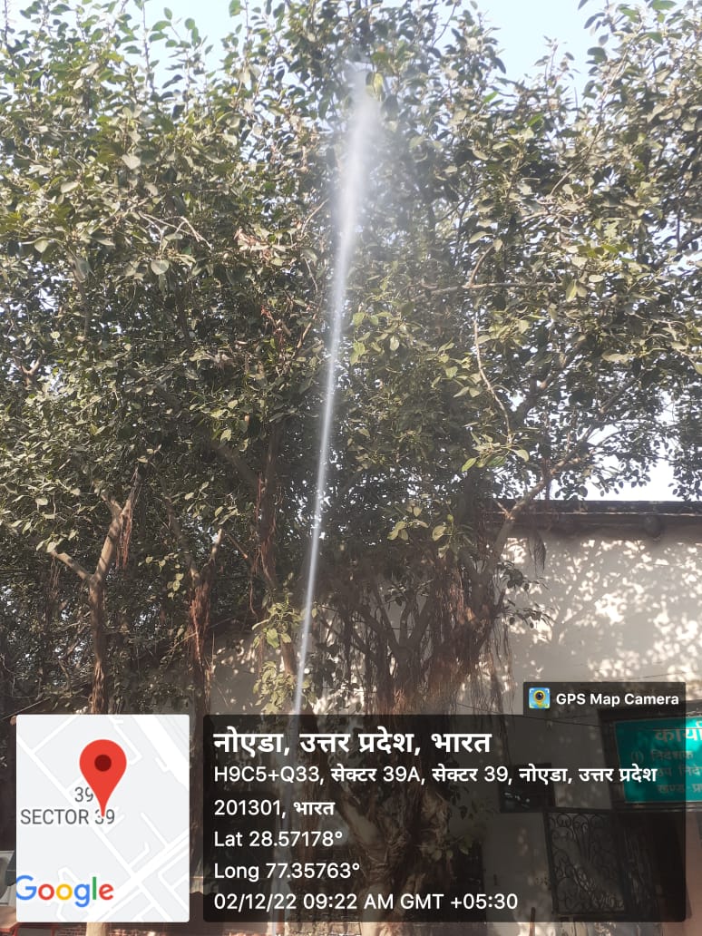 CeoNoida's tweet photo. Our team of @Noida_Authority workers is toiling hard to keep air pollution under control across the city. Here are today's pictures from sectors 39A, 44, 125, NOIDA. https://t.co/Wi65aaXnlO