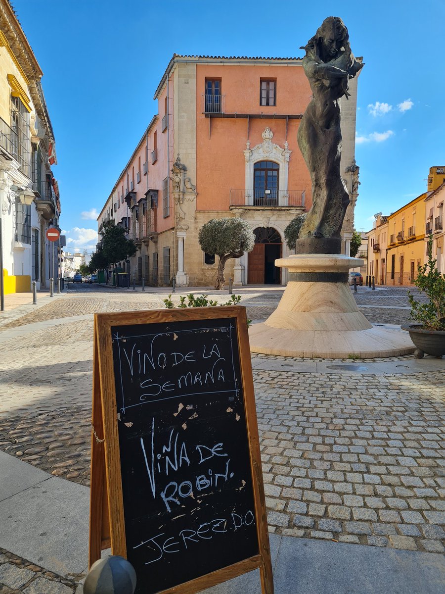 #vino #vinosemana #devinos #jerez #lolaflores #monumentololaflores #vinitos