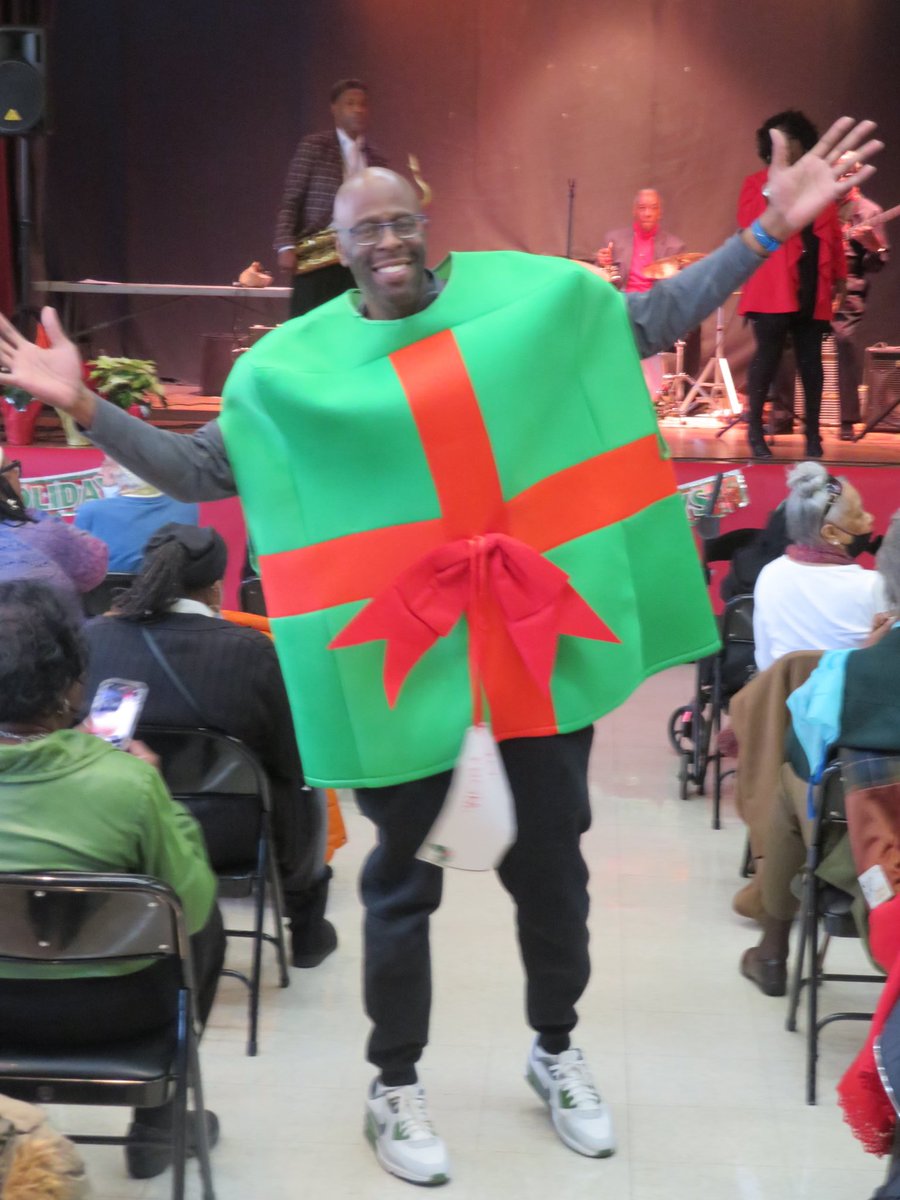 DCDPR's tweet photo. Holidays hit different and early #WhereFunHappens
🤶 @DCDPR Senior Services presents Jingle Jam 2022 starring Shirleta Settles and Friends!
📍 Chevy Chase Community Center until 2pm #AgeFriendlyDC https://t.co/Ln9o92P05J