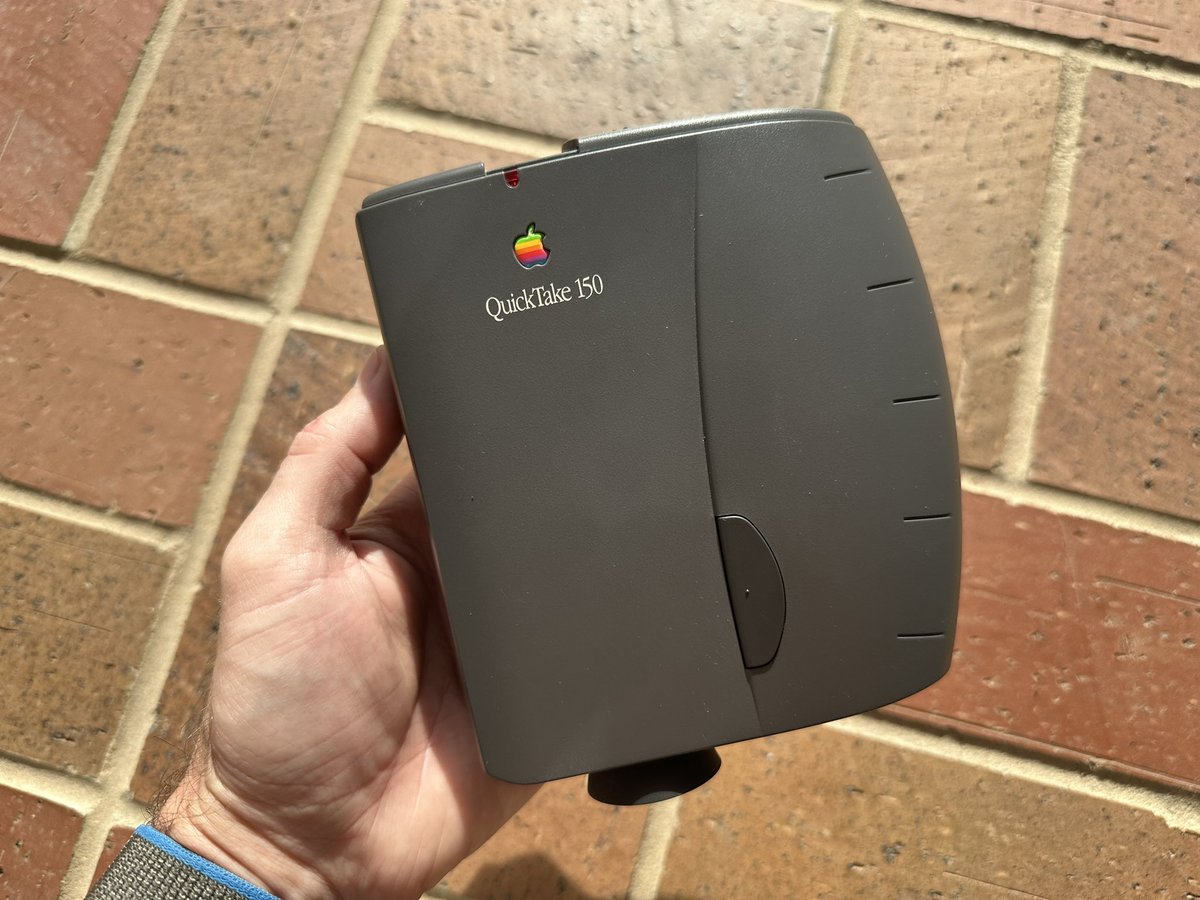 TechThrowback's tweet image. The mail lady had no idea she just dropped off the latest in 640x480 camera tech 📸