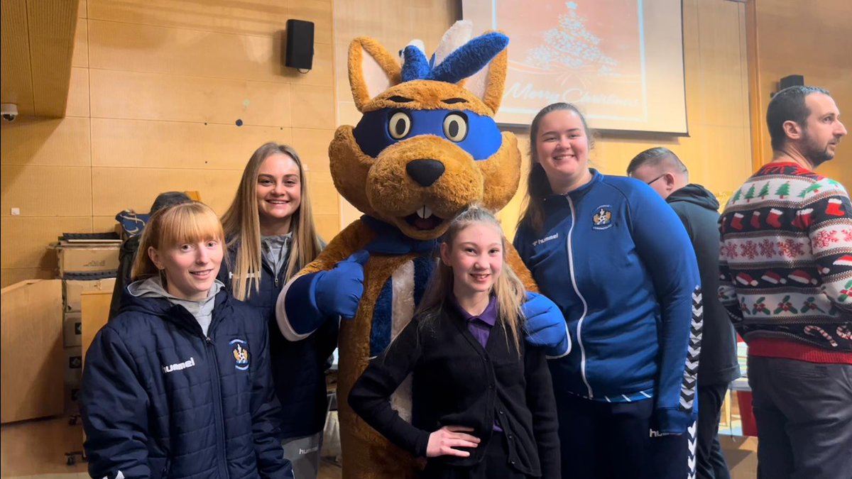Laura McLaughlin, Abby Robinson &amp; Holly Kerrigan joined <a href="/KillieCommunity/">The Killie Community</a> at the Park School Christmas Fayre yesterday to celebrate a new partnership designed to improve matchdays for deaf &amp; hearing-impaired supporters 👏

Read the full story 👉 bit.ly/3HmZxED