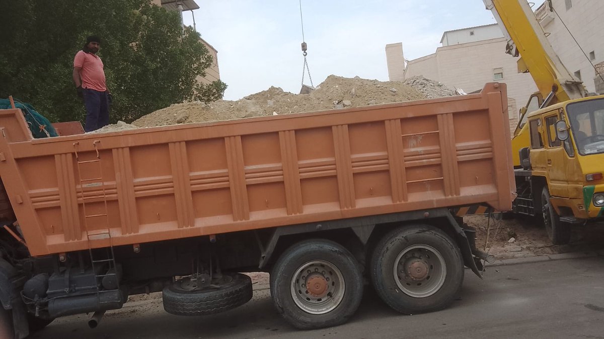 سيارة نساف صغير ؤ كبير رمل مغسول رمل عادي سلبوخ انقاض    97750050