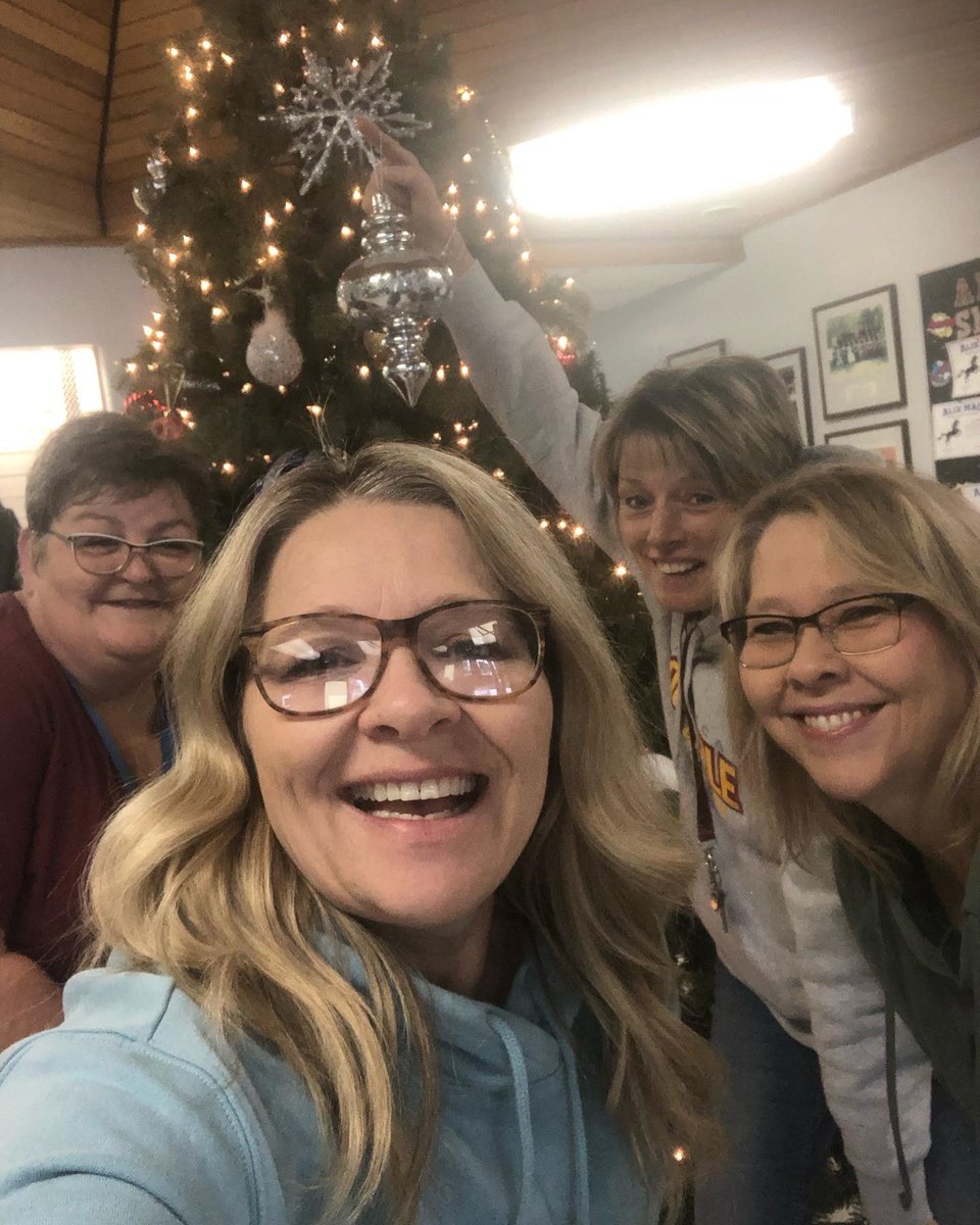 AlixMACSchool's tweet photo. It’s beginning to look a lot like Christmas at Alix-MAC!!! We have the BEST team of EAs, and thank you to this group for bringing holiday cheer to our home, here❤️🎄!!! @WCPS72 #AXele1 #Reconnection https://t.co/ik940SUoNW