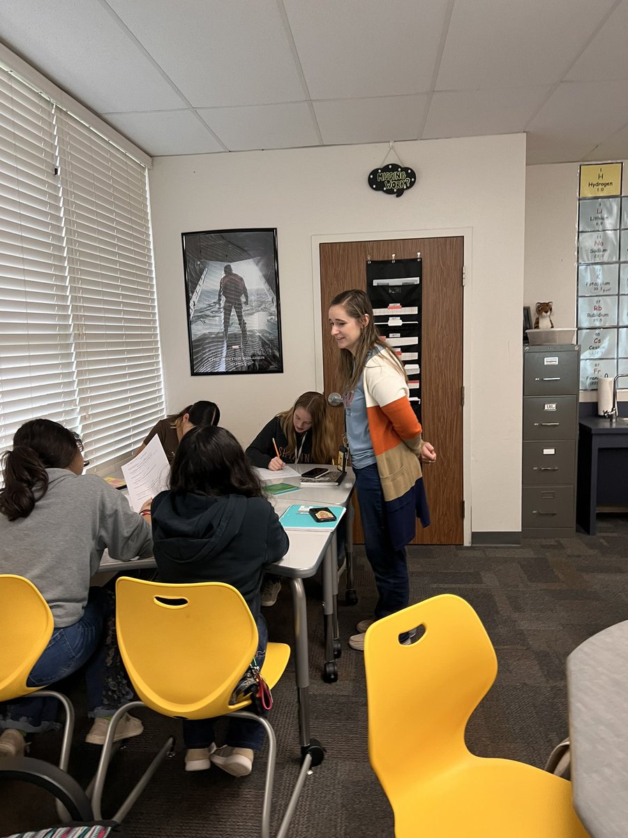 STEMquinn's tweet photo. Our 8th grade science #AmpRice teachers introducing their young scholars to the concept of Interdependence of Organisms through an inquiry lesson! Had a great time observing these two outstanding educators! ✏️🚌📖 @RiceU_STEM @huntercase_11 https://t.co/CyIHKYhvF5
