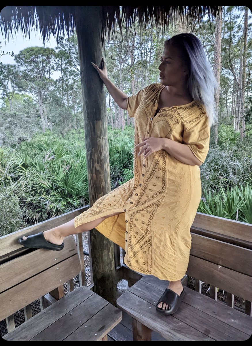 amirathefoxxx's tweet photo. Impossible is Nothing, for The Goddess 👑✨🌒
I am the Creatress and you are here to tribute to my Being. 🙏
#ebbandflow #goddessworship #goddesssamarah #findom #majesty #selfempowered #selflove #onewithnature #florida #exotic https://t.co/pqdS5eOat5