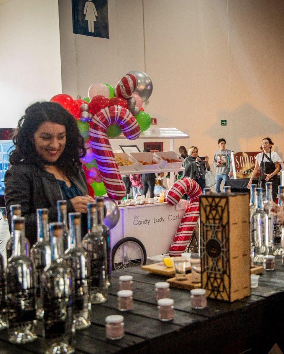 MezcalElMojado's tweet photo. ¡El mojado una vez más mojando las almas de las potosinas! En esta ocasión Lady Multitask nos permitió ser uno de los #mezcales que formó parte del #ladymarket 🎉 #slp #mexico #ladymultitask https://t.co/pTq58rUvv1