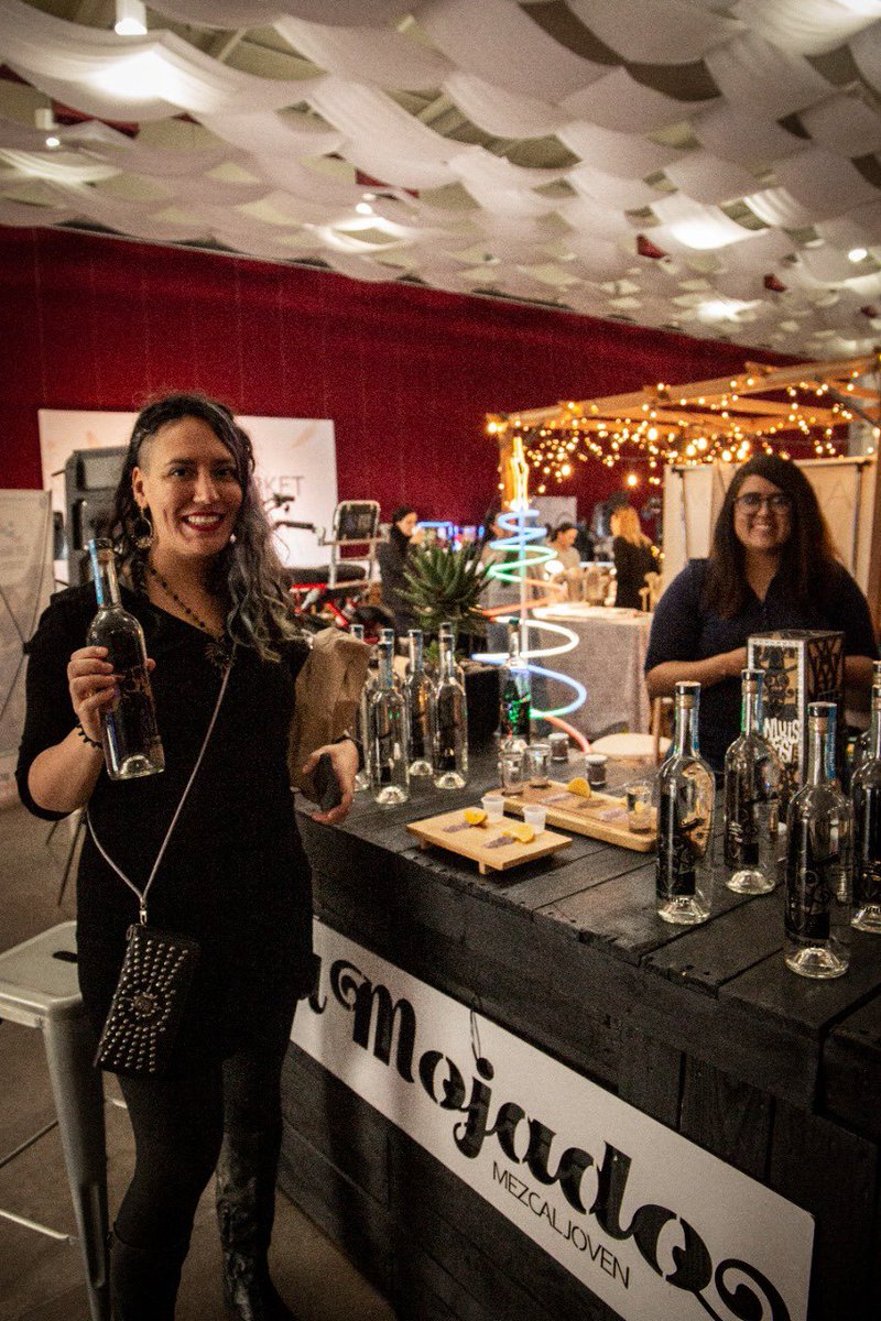 MezcalElMojado's tweet photo. ¡El mojado una vez más mojando las almas de las potosinas! En esta ocasión Lady Multitask nos permitió ser uno de los #mezcales que formó parte del #ladymarket 🎉 #slp #mexico #ladymultitask https://t.co/pTq58rUvv1