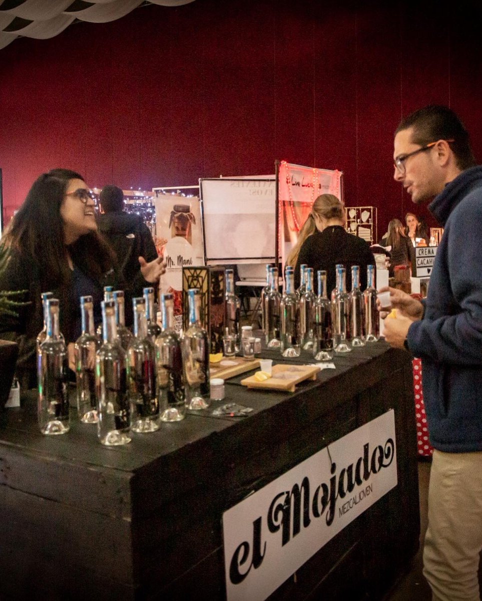 MezcalElMojado's tweet photo. ¡El mojado una vez más mojando las almas de las potosinas! En esta ocasión Lady Multitask nos permitió ser uno de los #mezcales que formó parte del #ladymarket 🎉 #slp #mexico #ladymultitask https://t.co/pTq58rUvv1