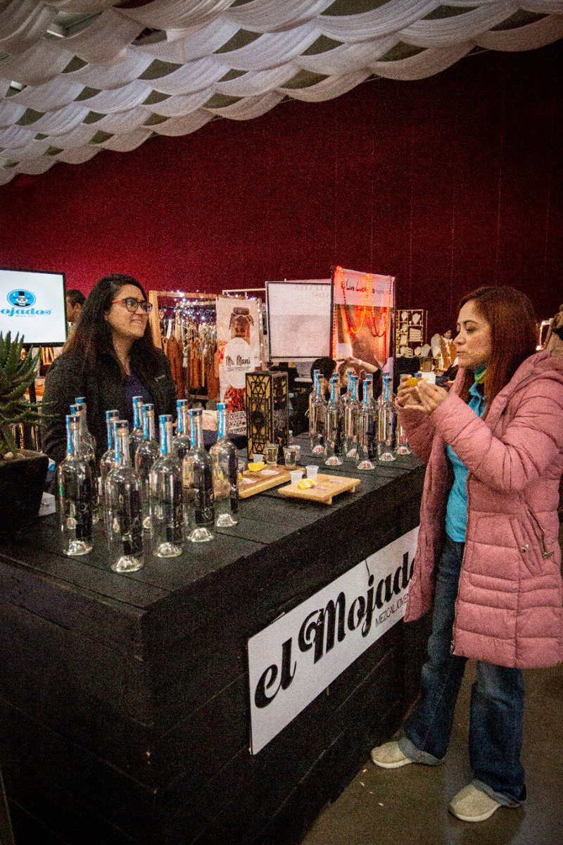 MezcalElMojado's tweet photo. ¡El mojado una vez más mojando las almas de las potosinas! En esta ocasión Lady Multitask nos permitió ser uno de los #mezcales que formó parte del #ladymarket 🎉 #slp #mexico #ladymultitask https://t.co/pTq58rUvv1