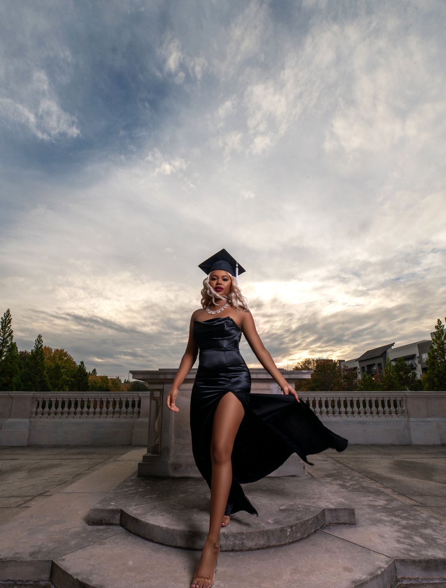 janyaaugustine's tweet photo. Walking with a purpose✨
A Southern University Graduate 💙💛 https://t.co/WNMY1HFBAB