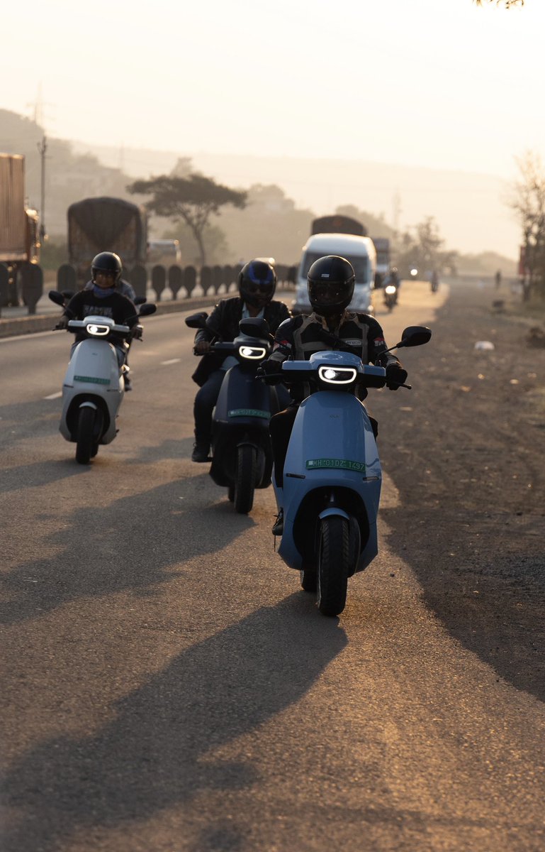 TechAlexis's tweet photo. Weekend rides with the #Mumbai #OlaS1 Community to outskirts of the city never fail to amaze me about the sheer capabilities of this little beast ❤️
#EndICEageAwards
.
.
#MoveOS3Beta #olaelectric #S1Pro
@OlaElectric @bhash @Khalidaaalbadri @suvonilc @akhandelwal @karthikbr007 https://t.co/rgtDEQRi7u