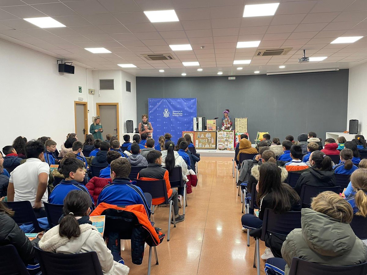 StaLuisaM's tweet photo. 5º-6º EP: Disfrutamos del teatro 🎭 ‘Cuentagotas’💧🌏 organizado por el @abaranainu 

#ConstruimosSueñosDePaz🕊️
#TESELA
#ColegiosHHCC
#EducaciónVicenciana 
#ODS #ParticipaciónInfantil https://t.co/gokq0e17Z1