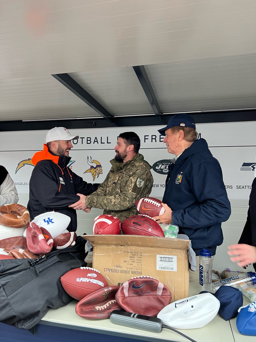 FBDiplomats's tweet photo. Last Summer, our team received these footballs from the Baltimore @Ravens. This week, we delivered them along with tons of essential food, housing, and medical supplies to the Ukrainian Ministry of Youth and Sport to aid humanitarian efforts in the country. #FootballsForFreedom https://t.co/OlZsLMDinc