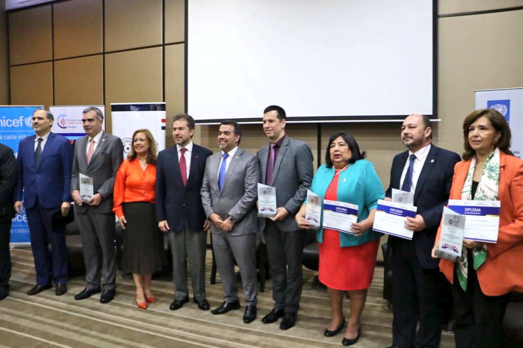 MECpy's tweet photo. #MEC recibió reconocimiento en el marco del  "Premio Nacional para una Gestión Presupuestaria Efectiva - Edición 2022"🇵🇾

🙌 Atendiendo la medición de inversiones basadas en un presupuesto público por resultado. https://t.co/7ICTm9Xuuu