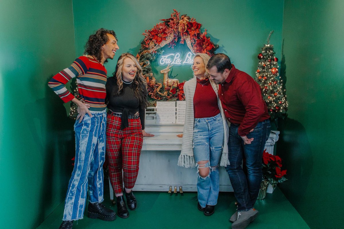 theillusionlex's tweet image. The Illusion’s CHRISTMAS &amp;amp; HOLIDAY SELFIE BOOTHS are here!🎄

Take your own pics or book our on-site photographer to take your photos for you!

Book: theillusionky.com or walk in Wed-Sun

#SelfieStudio #theillusionky #thingstodoinlexingtonky #kentuckyphotography