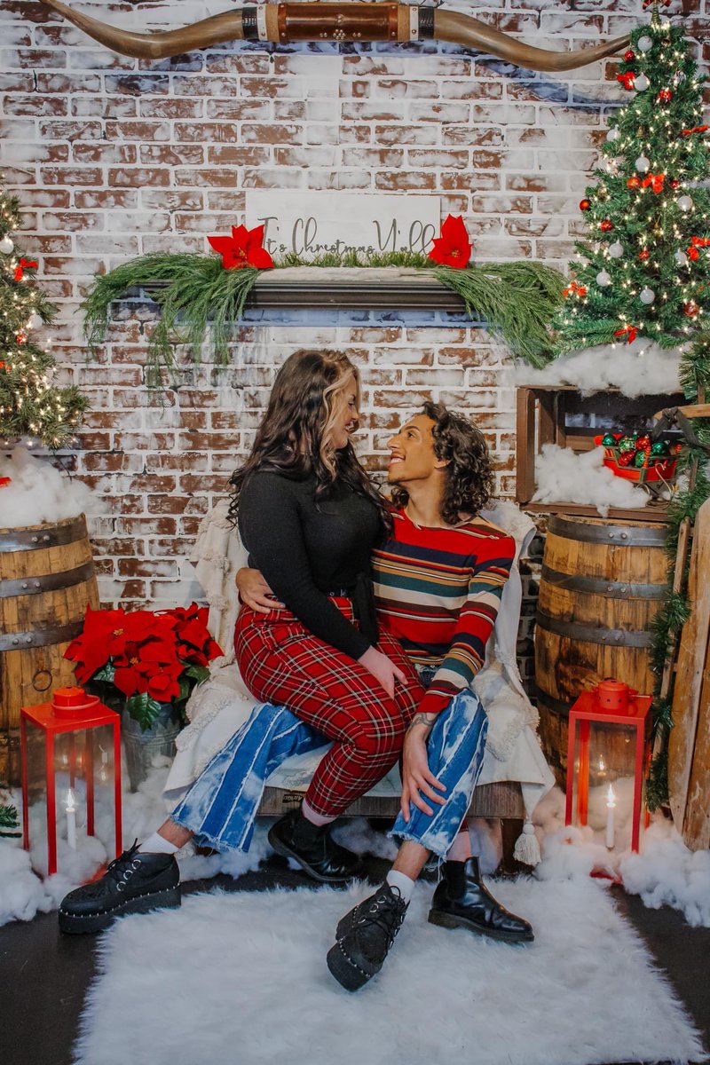 theillusionlex's tweet image. The Illusion’s CHRISTMAS &amp;amp; HOLIDAY SELFIE BOOTHS are here!🎄

Take your own pics or book our on-site photographer to take your photos for you!

Book: theillusionky.com or walk in Wed-Sun

#SelfieStudio #theillusionky #thingstodoinlexingtonky #kentuckyphotography