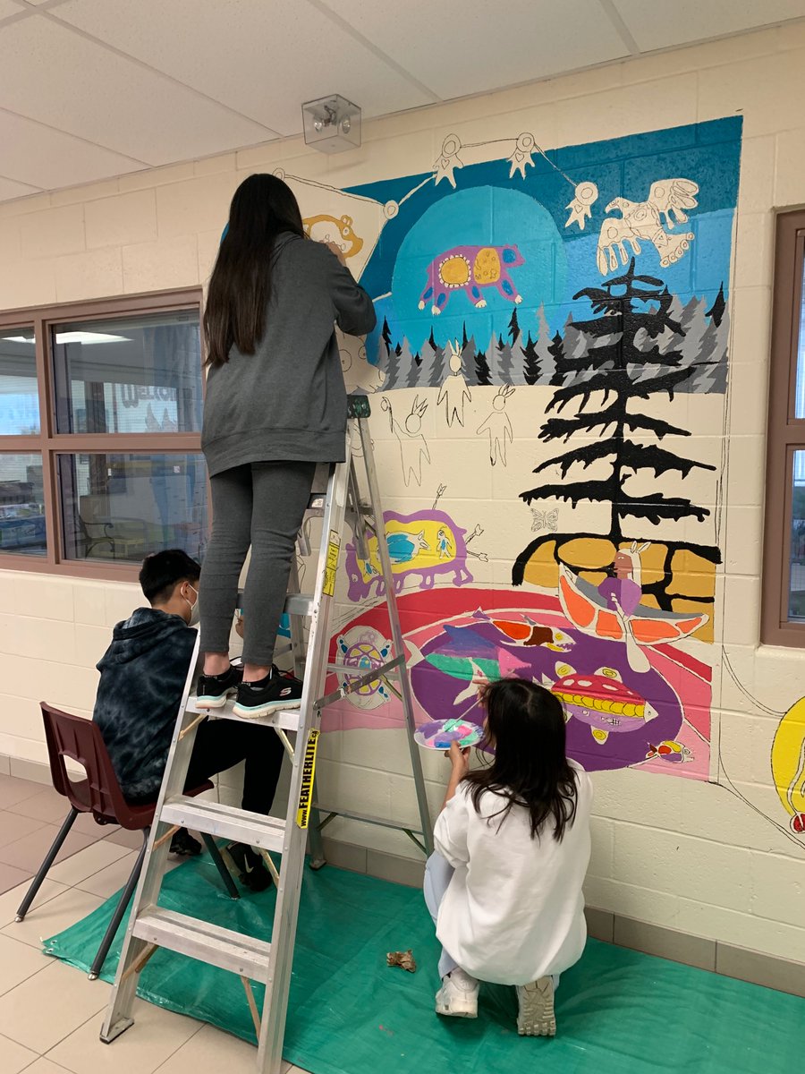 Ahsennase's tweet photo. Getting it done at @RedstonePS in @YRDSB @YRDSBArts 

Two weeks (classes) to go!
Will we make it?

Love these students, they’re showing a great deal of care &amp; mindfulness with the task at hand. 

Heard interesting conversations about “lo-fi” 🤔

#yrdsb_fnmi https://t.co/Y8wgbycYmW