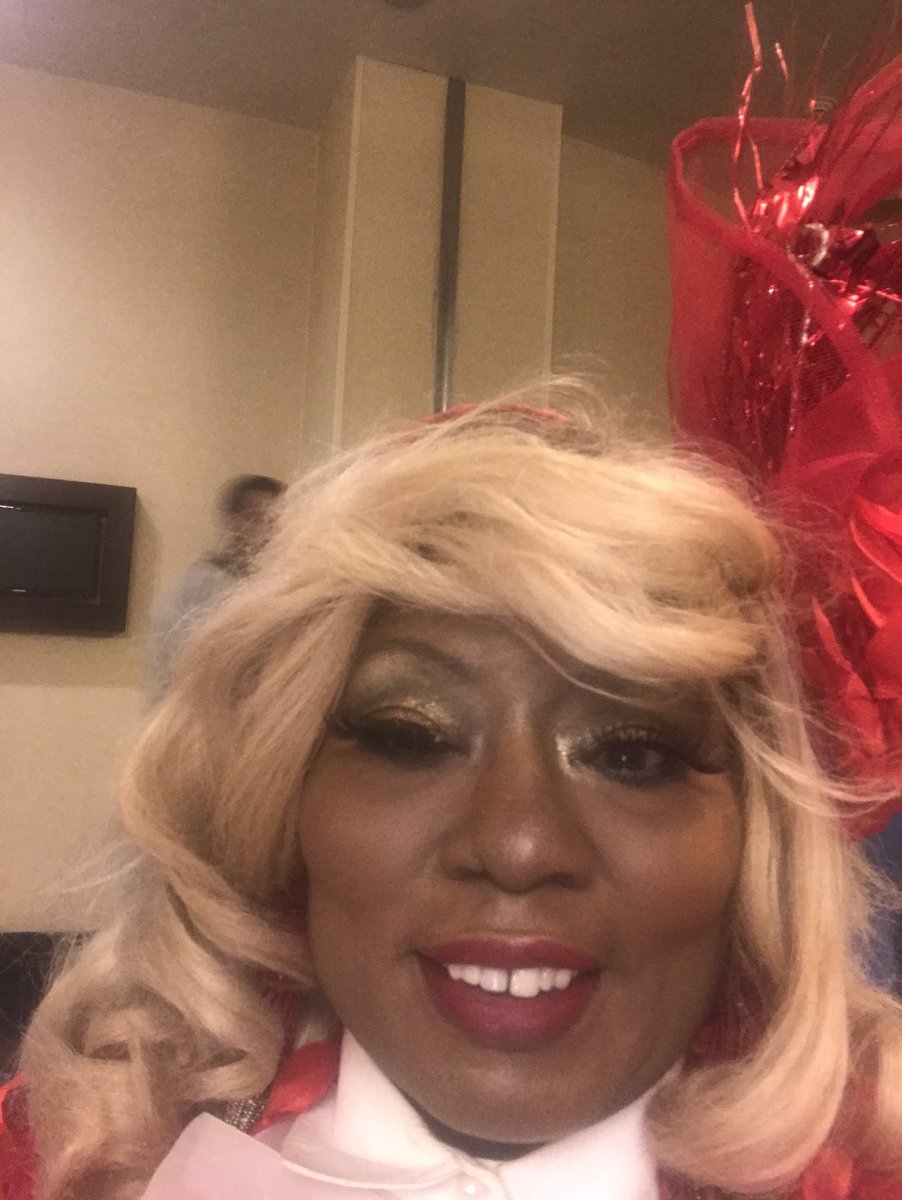 SusieBerkley's tweet photo. #Christmas Ball #Kempinsku Hitel #Cairp https://t.co/k35ci7o4a7