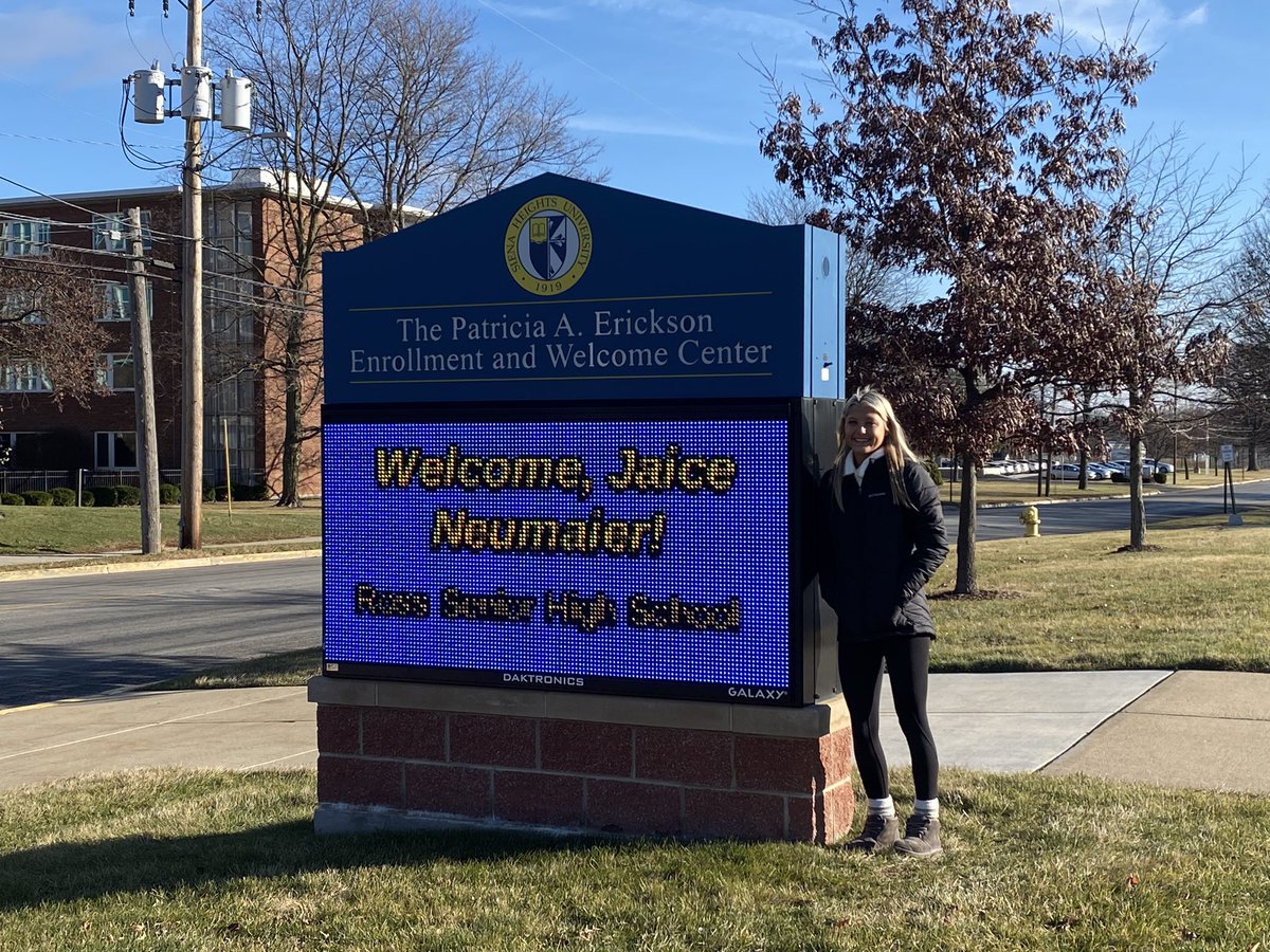 NeumaierJaime's tweet photo. Thank you Coach Oliver for a great visit yesterday. We are very impressed with your campus, team and your coaching style. @jaiceneumaier10 @RHS_lady_soccer @sienaheightsu https://t.co/VVFLqbHk80