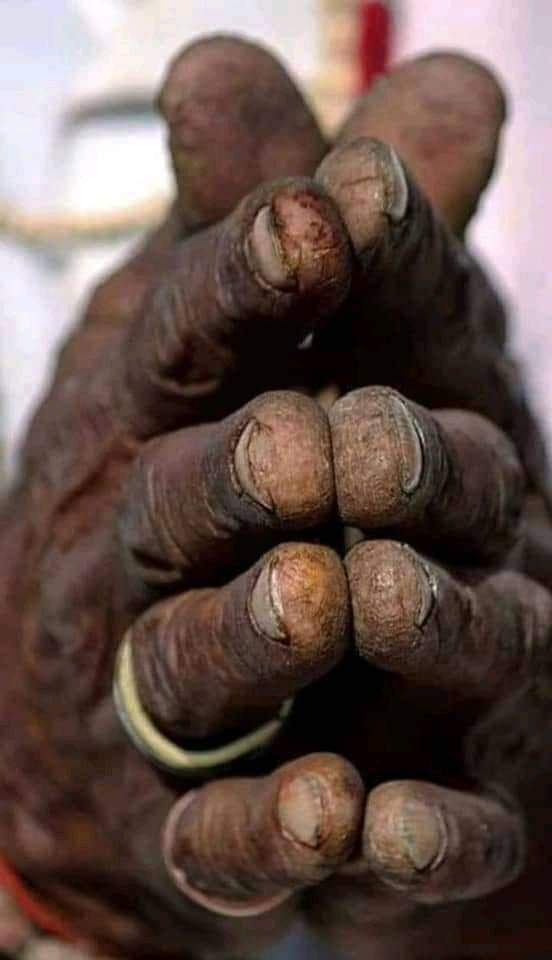 GuleRamdas's tweet photo. नात्यांच गणित हे बँकेतल्या खात्यासारख झालय,
ज्या खात्यातून फायदा होतो तीच खाती लोक चालू ठेवतात!!!!!!!! https://t.co/EF4lptdDLQ