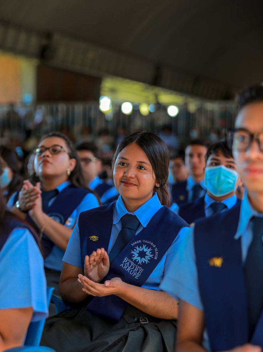 EducacionSV's tweet photo. El sueño del Padre Salazar Simpson era que los niños y jóvenes de escasos recursos tuvieran una educación de calidad. Por ello, como Ministerio nos comprometemos a apoyar su legado con el objetivo de que nuestro país se desarrolle y tenga profesionales con valores humanos. 
🧵 https://t.co/f2MWgTuqVM