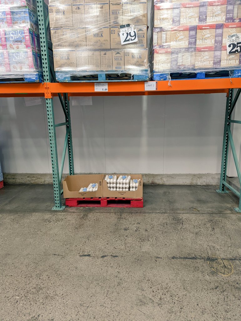 AppleCookieRose's tweet photo. No eggs at my Costco. It was 7:45pm on the 1st, right after a major holiday. Hoping for restock today.
#costco #eggs #ketoproblems @REV_Insulin_Res @KenDBerryMD @teddybear049 @KetoChris @Ketogenic_EU @KetoGeek https://t.co/U9G2lGt2WU
