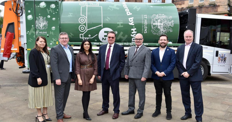 fuelcellsworks's tweet photo. #FridayFallbackStory: #UK's First Custom-Built #Hydrogen Waste Collection Vehicle Arrives in #StHelens Borough - ahead of its integration into the council's fleet - https://t.co/xOxKWnPcPO #HydrogenNow #HydrogenEconomy #HydrogenNews #H2 #CleanHydrogen #Decarbonise #CleanEnergy https://t.co/yZMELgGBS4