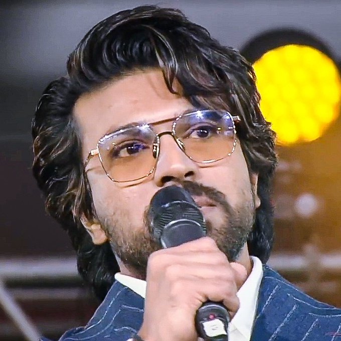 SKNonline's tweet image. 👏👏👏👏👏
Fantastic moment ❤️❤️❤️
#FutureOfYoungIndia
#TrueLegend 
#MegaPowerstar @AlwaysRamCharan 
@ndtv