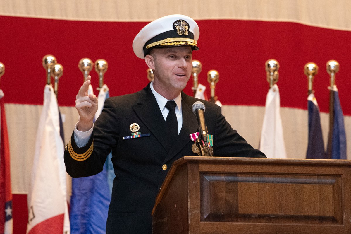 GrotonSubs's tweet image. Welcome aboard to the new commanding officer of the future USS #Idaho (SSN 799), Cmdr. Randall Leslie, and fair winds and seas abeam to the crew's first skipper, Cmdr. Nick Meyers! For more, click here: bit.ly/3H5PmDX #USNavy #NavyHistory #submarines #Navy #ApexPredator