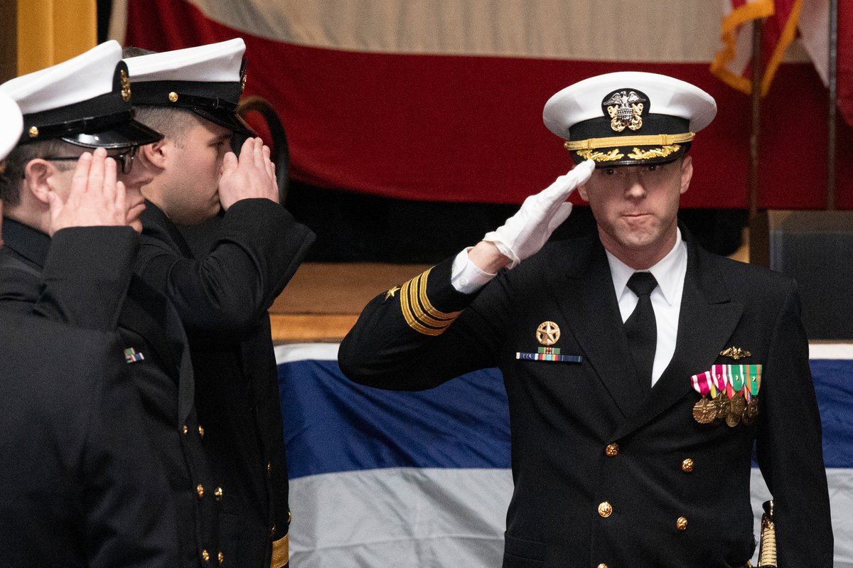 GrotonSubs's tweet image. Welcome aboard to the new commanding officer of the future USS #Idaho (SSN 799), Cmdr. Randall Leslie, and fair winds and seas abeam to the crew's first skipper, Cmdr. Nick Meyers! For more, click here: bit.ly/3H5PmDX #USNavy #NavyHistory #submarines #Navy #ApexPredator