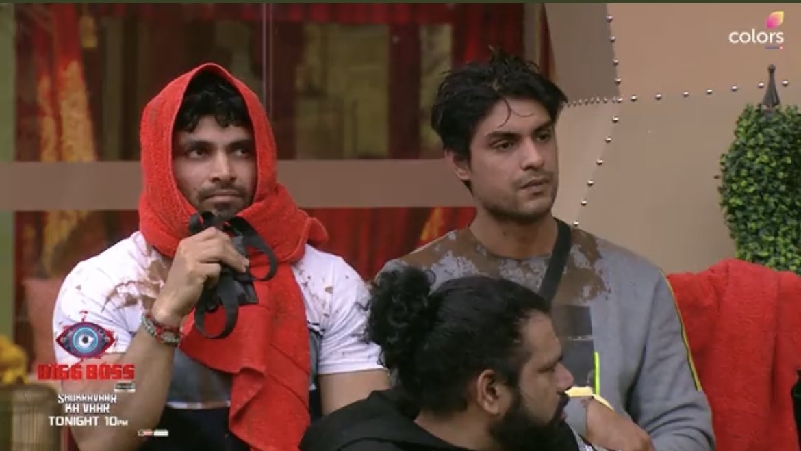 BiggBoss_Tak's tweet photo. Retweet 🔃  If Shiv Thakare entertained you the most in the kichad task #BiggBoss16 https://t.co/6NMHrRGJre
