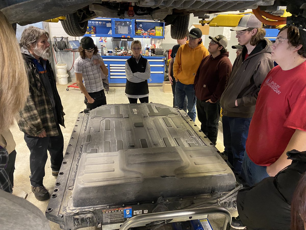 rvsmechtrain's tweet photo. Had the opportunity yesterday with the intermediate/advanced Mechanics Training Students to take a look at the battery and control unit being serviced on a Ford Mach-E electric vehicle. Thanks for letting us take a look #camclarkford @RVSCLC1 @rvsmechtrain @rvsed https://t.co/qasTuWu6uH