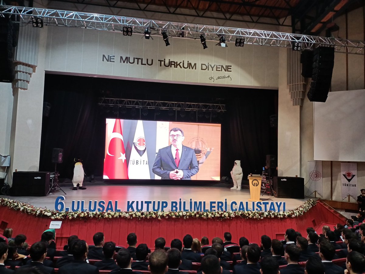GamzeTuti's tweet photo. 6. Ulusal Kutup Bilimleri Çalıştayı...
Trabzon İl Milli Eğitim Müdürlüğümüzün Kutuplar ve İklim Değişikliği Temalı Ulusal Resim Yarışması Sergisi...
Bildirimizin Poster sunumu...
🐻‍❄️🐧❤️
@Kutup4004 @Tubitak @YavuzTerzi @ferhatdavran @Trabzon_MEM @hbfettahoglu https://t.co/B7RYIYjpPS