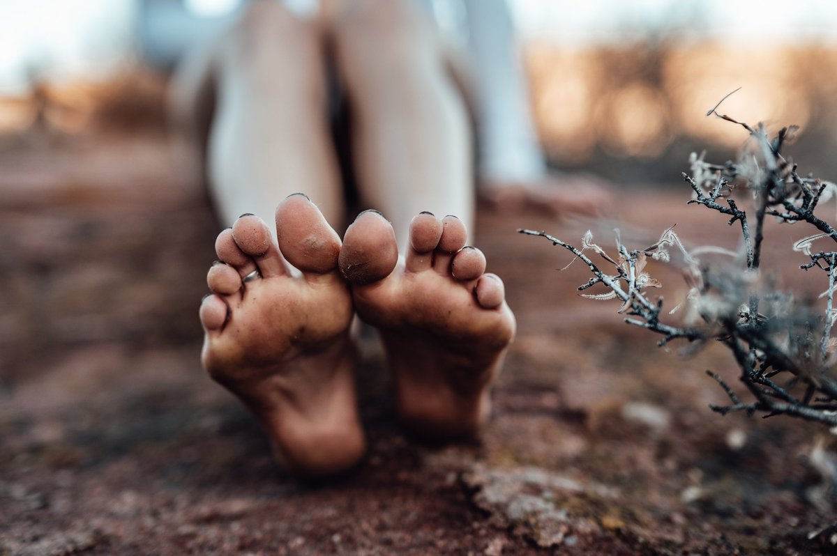 coloradofitfoto's tweet photo. Those yoga toes having a fun time in front of the camera.
#yogini #yoga #yogaposes #yogagirl #paschimottanasana #compasspose #yogaphotography #denver #colorado #Namaste https://t.co/RTgJmvyDIW