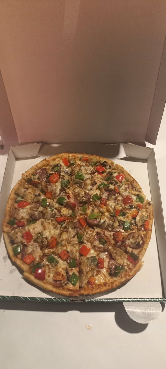 SalibaRama's tweet photo. Stuffing the stomach Before the game #spazzio #pizza #Damascus 
#Brazilgame https://t.co/nfCluCLprj