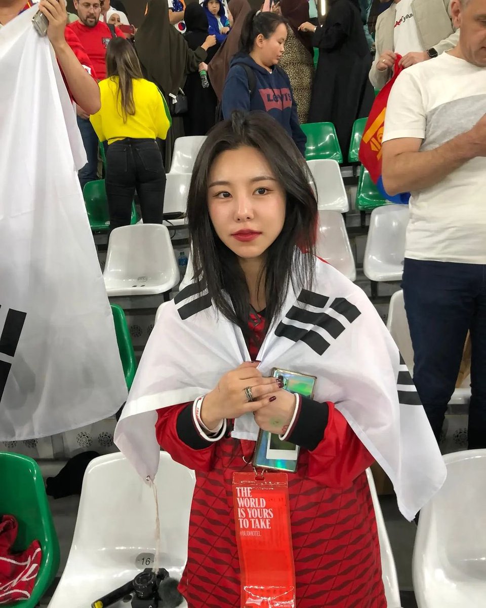 wheeix's tweet image. that kpop girl who brought luck for her country to win. south korea’s muse JUNG WHEEIN