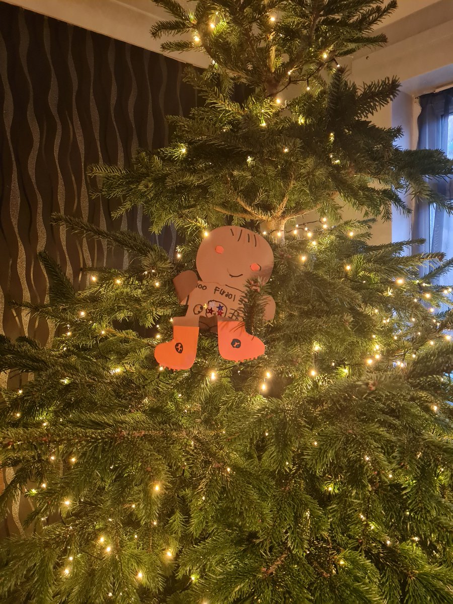 XCeri's tweet photo. @RyfMelyn21 we found the gingerbread man climbing up the tree! 🎄 https://t.co/apiNxdl5i4