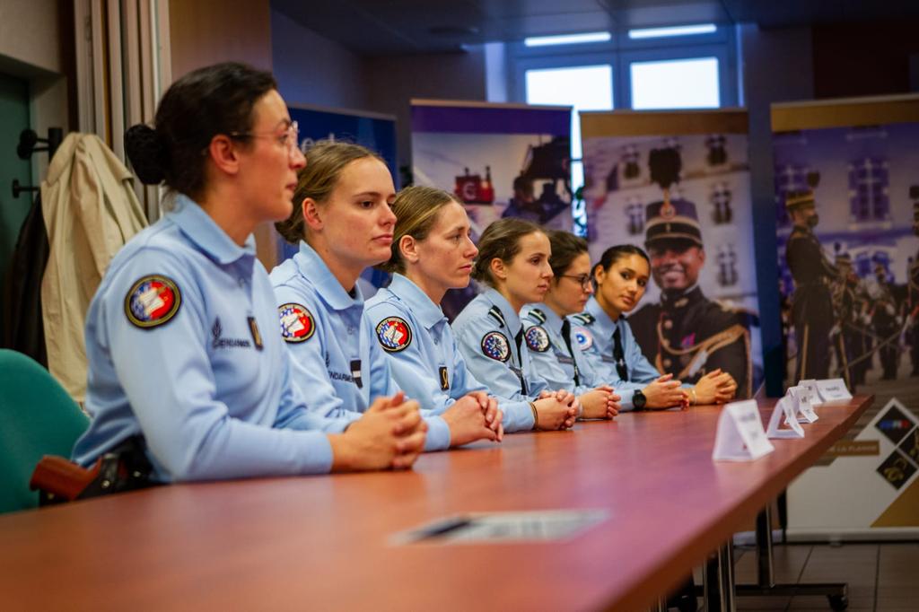 c1_eogn's tweet photo. Connaissez-vous le Haut comité d’évaluation de la condition militaire #HCECM ?
➡️ Reçu à l’#EOGN par élèves et cadres pour le prochain rapport 2023: "Les officiers": motivations, parcours de carrière, attractivité, condition... 🤝
@cfm_gendarmerie
@CFM_Terre https://t.co/Vv8hulTaG2