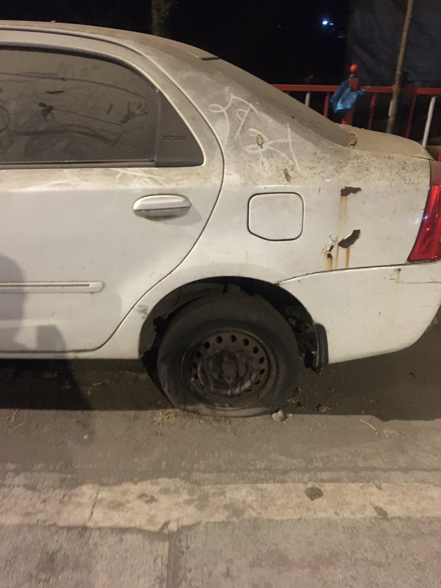 MarolMoVo's tweet photo. ABANDONED vehicle 
#removekhatara 

@MTPHereToHelp 

Add
Off Ashok avenue 
Krishna Lal Marwah marg 
#marol 
Andheri E

💐💐💐 https://t.co/joKZ6LXtB4