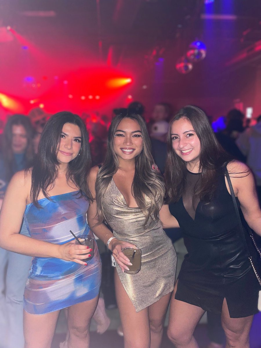 Sappy sisters take Miami 🍸