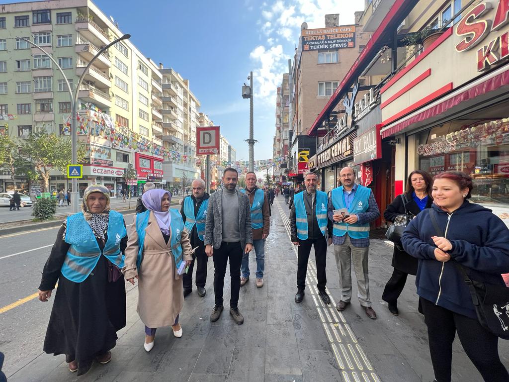 ErefBoz05943701's tweet photo. Bugün @Yenisehiredeva olarak Ofis Hediyelik Eşya Fuarı'nı ziyaret ettik. esnaflarımızın ekonomik sorunları var ,ama DEVA ları da var.
#DevaGelsin diyor.#OylarDEVAOlsun @alibabacan @erginsadullah @myeneroglu @avidrissahin @emin_ekmen @IhsanMerdanoglu @HelunFirat @RizvanogluEvrim https://t.co/lFzczGrUxn