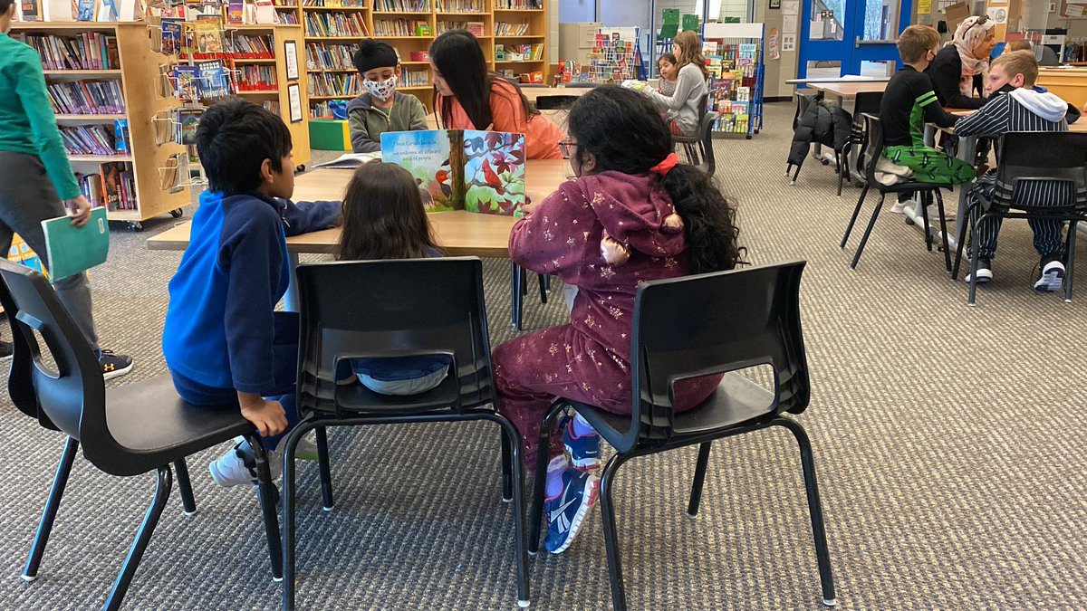 MrsVarvaresos's tweet photo. Reading buddies with our JK/SK friends. @BerriganSchool https://t.co/CTjAz7jVPh